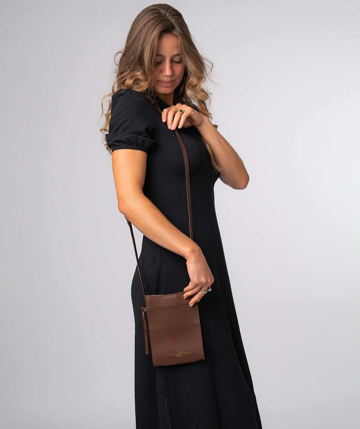 'Barton' Ombré Chestnut Vegetable-Tanned Leather Phone Bag