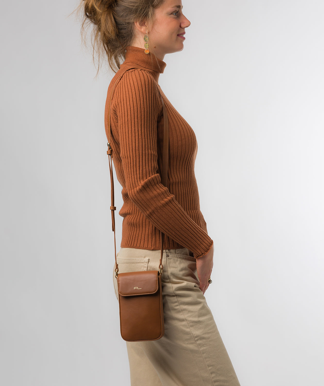 Pure Luxuries Knightsbridge Collection Bags: 'Selena' Oak Nappa Leather Cross Body Phone Bag