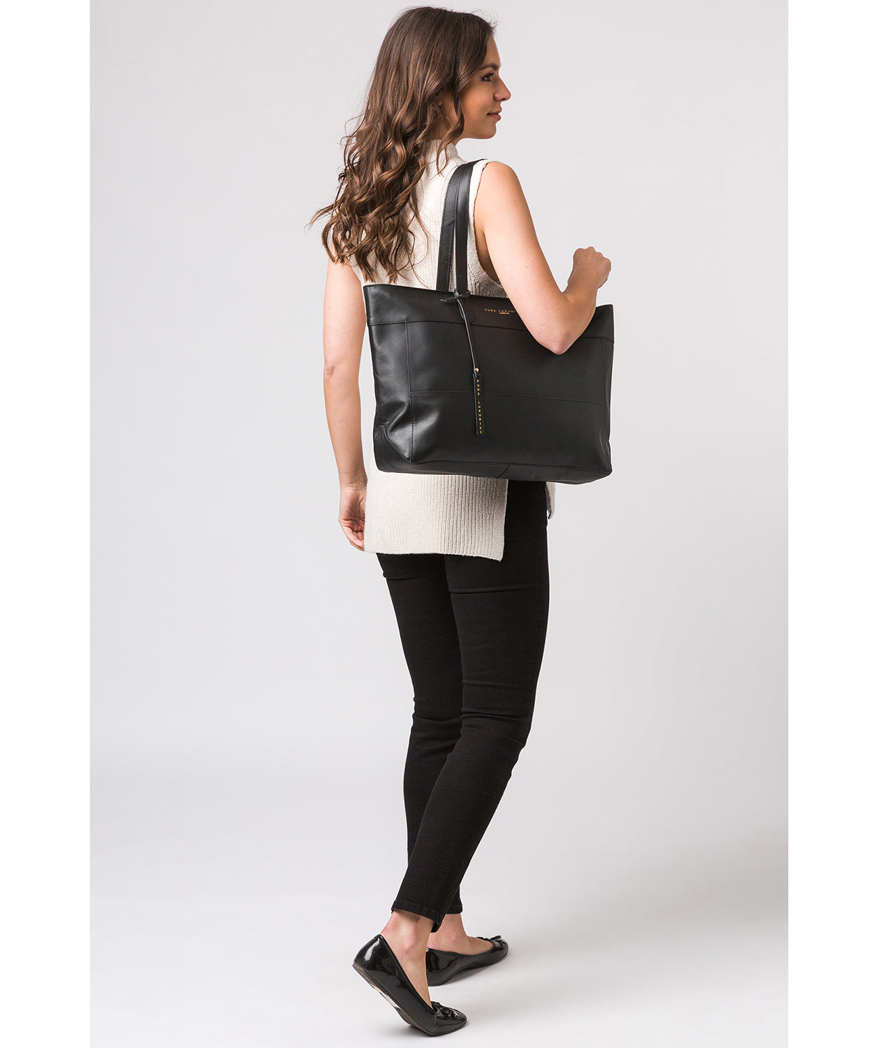 'Milton' Jet Black Vegetable-Tanned Leather Extra-Large Tote Bag