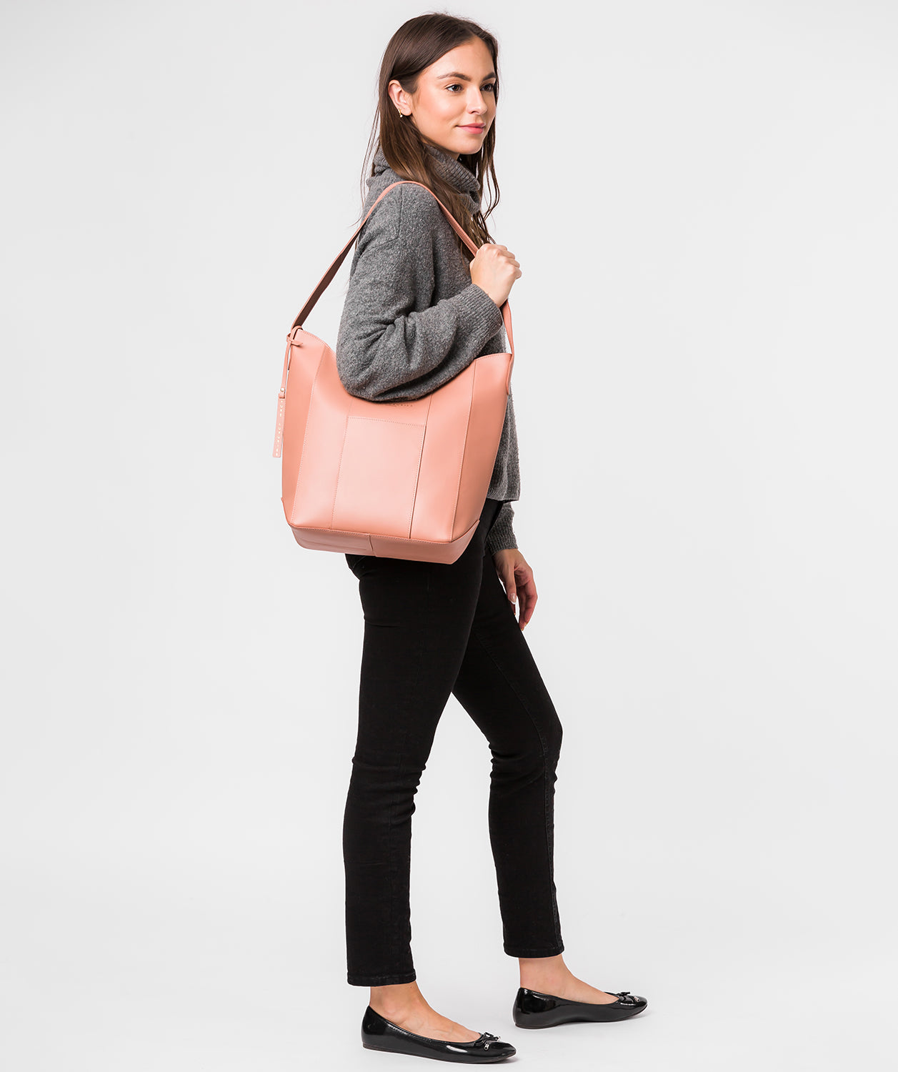 'Winchester' Misty Rose Vegetable-Tanned Leather Shoulder Bag