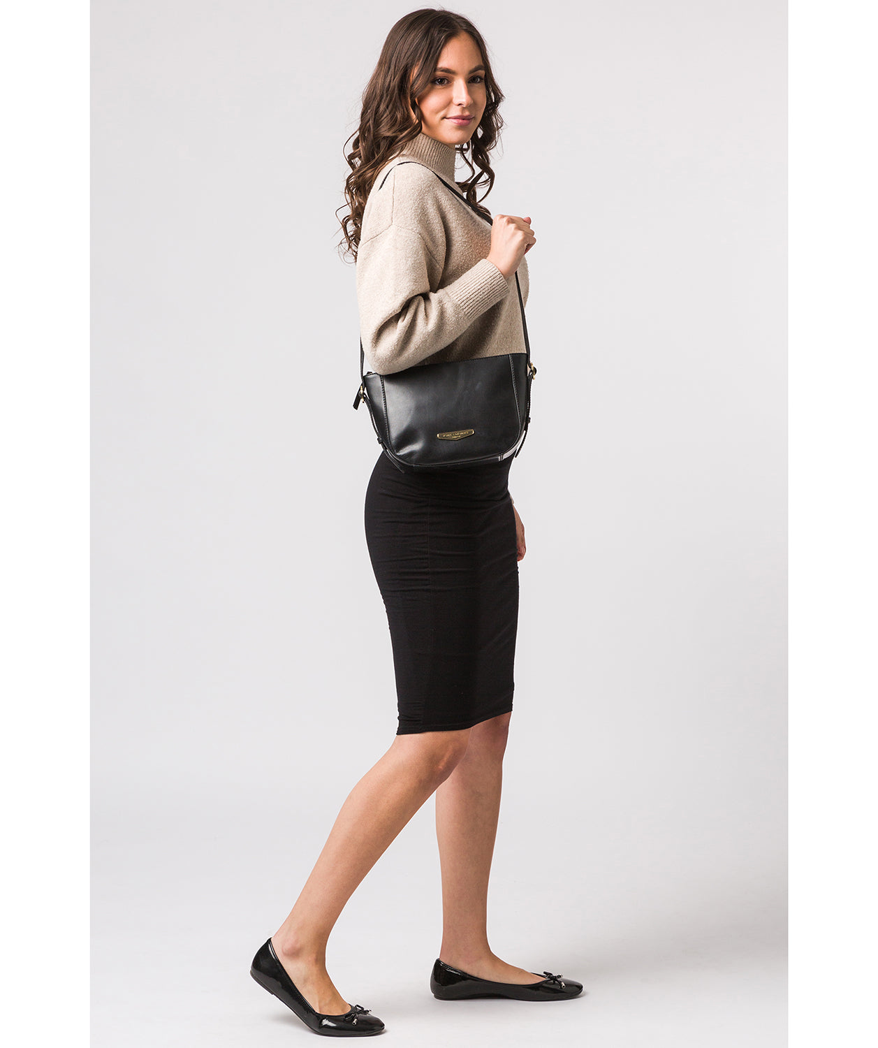 'Kaye' Black Vegetable-Tanned Leather Shoulder Bag