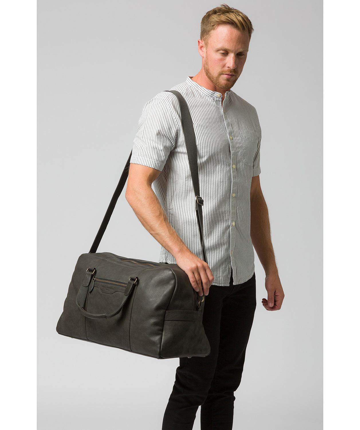 'Snowdon' Ash Black Leather Holdall image 2